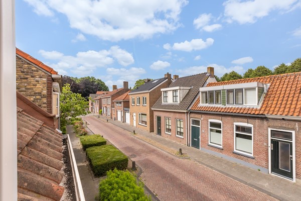 Foto - Verkocht onder voorbehoud: Karakteristiek pand nabij het historische centrum van Klundert